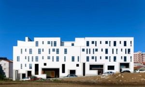 31 housings for young and major and day center | Abalo Alonso Arquitectos