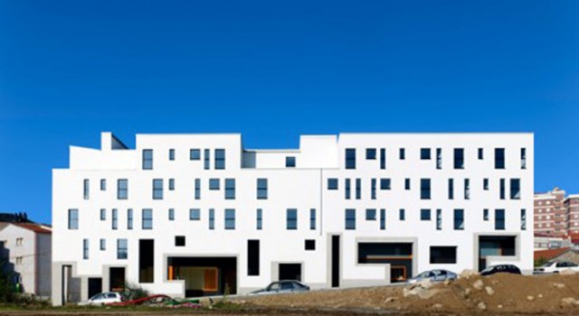 31 housings for young and major and day center | Abalo Alonso Arquitectos
