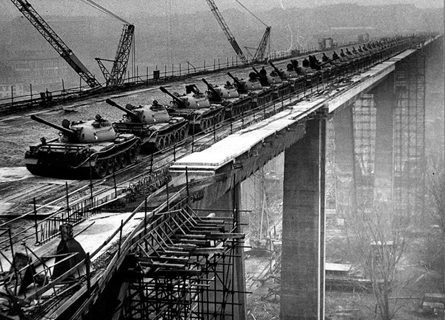 Nuselský most – pruebas de carga (1970) | Archivo Dopravního podniku hl. m. Prahy