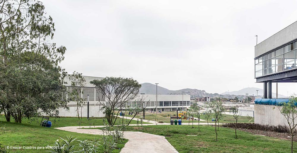 Vista del Parque y el Polideportivo Techado desde el CREA y Piscina
