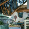 Interior of Canadian-American modern architect Frank Gehry's house showing the kitchen, Santa Monica, California, January 1980. (Photo by Susan Wood/Getty Images)
