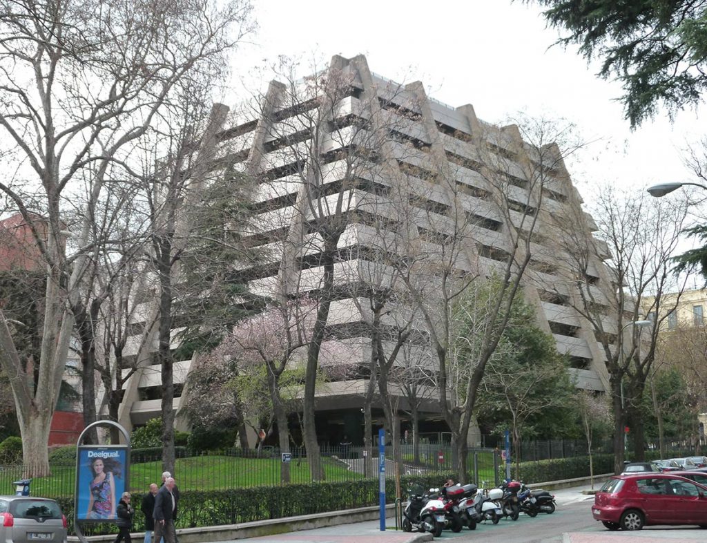 Edificio Pirámide de Antonio Lamela Martínez (1974 -1979) | Fotografía: Luis García