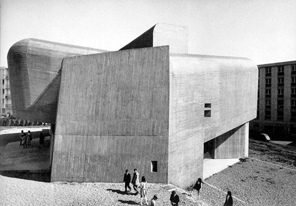 Église Sainte-Bernadette du Banlay, Nevers. Paul Virilio, Claude Parent. 1966