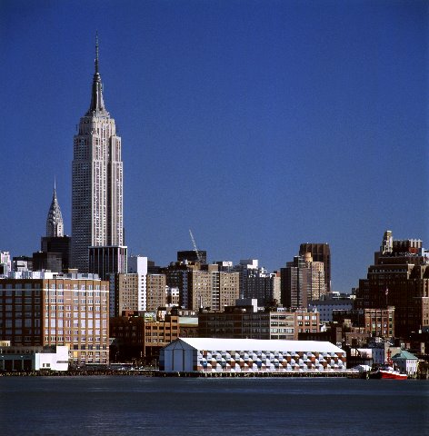 La primera disposición del Museo Nómada se realizó en la primavera del 2005, en Nueva York, en el histórico embarcadero número 54 del río Hudson, donde desembarcaron los supervivientes del Titanic. Su siguiente destino fue Los Ángeles, desde donde viajará a lo largo de Europa y Asia | Fotografía: Michael Moran