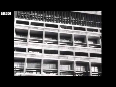 Extraño vídeo muestra a Le Corbusier comentando su obra en su departamento en París
