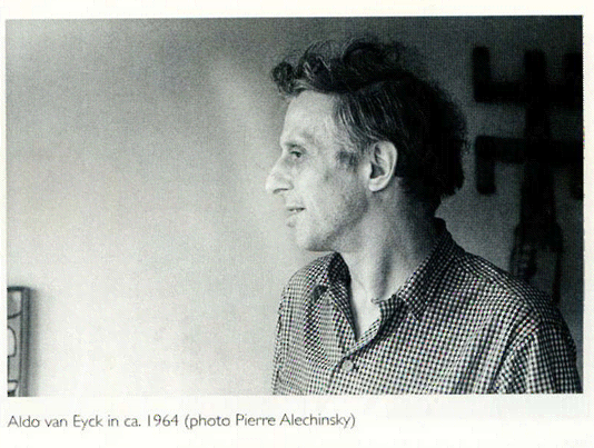 K.O.-Götz.1949.-Son-Micky-y-Pierre-Alechinsky-Dotremont-Corneille-y-Aldo-van-EycK-durante-la-preparación-de-la-exposición-Cobra-en-el-Stedelijk-Museum-de-Amst