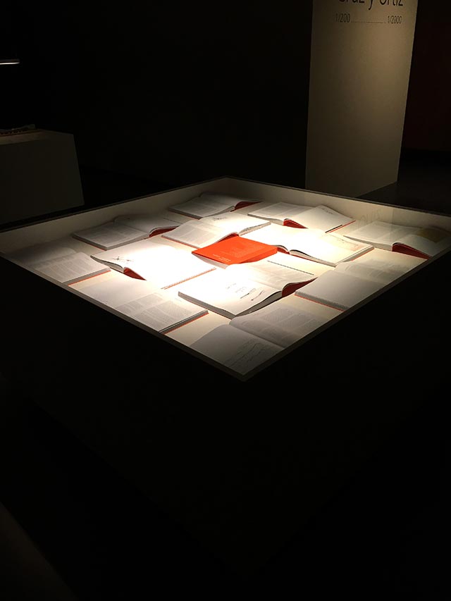 Exposición del catálogo titulado "Cruz y Ortiz 12 edificios-12 textos"