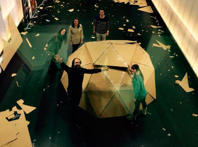 Experimentación con alumnos de Esne en cúpulas geodésicas | Fotografía: Carlos García