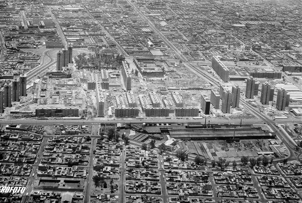 1964 el Conjunto Urbano Presidente Adolfo López Mateos de Nonoalco Tlatelolco luce radiante (1960-64)