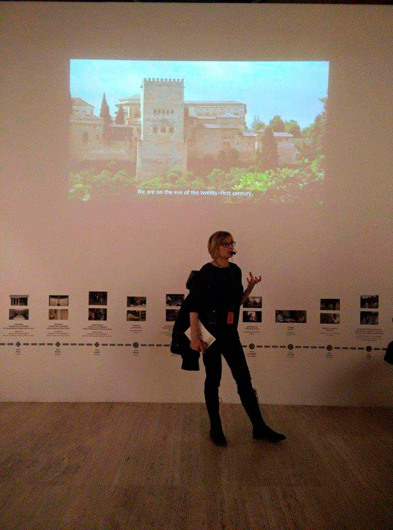 Como guía de la exposición de la exposición “Álvaro Siza. Visiones de la Alhambra”.
