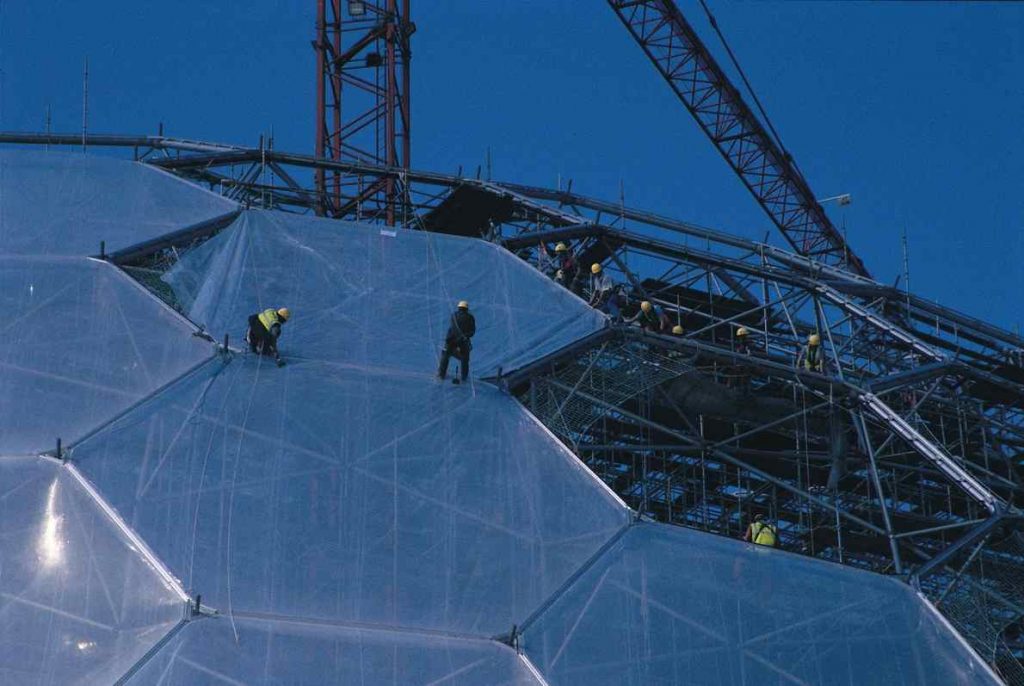 El Proyecto Edén (1996 – 2001) abrió sus puertas al público en el 2000, cuando la prensa lo nominó la Octava Maravilla del Mundo | Fotografía: EdenProject