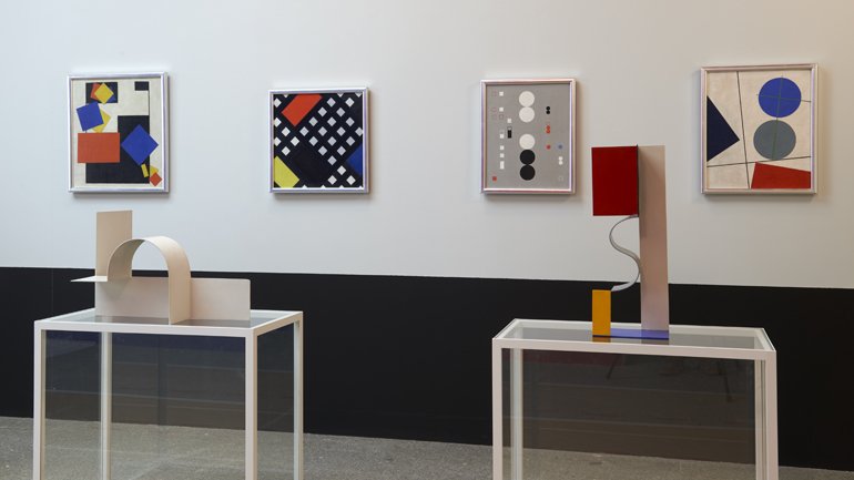 Vista de sala de la exposición Kobro y Strzemiński. Prototipos vanguardistas