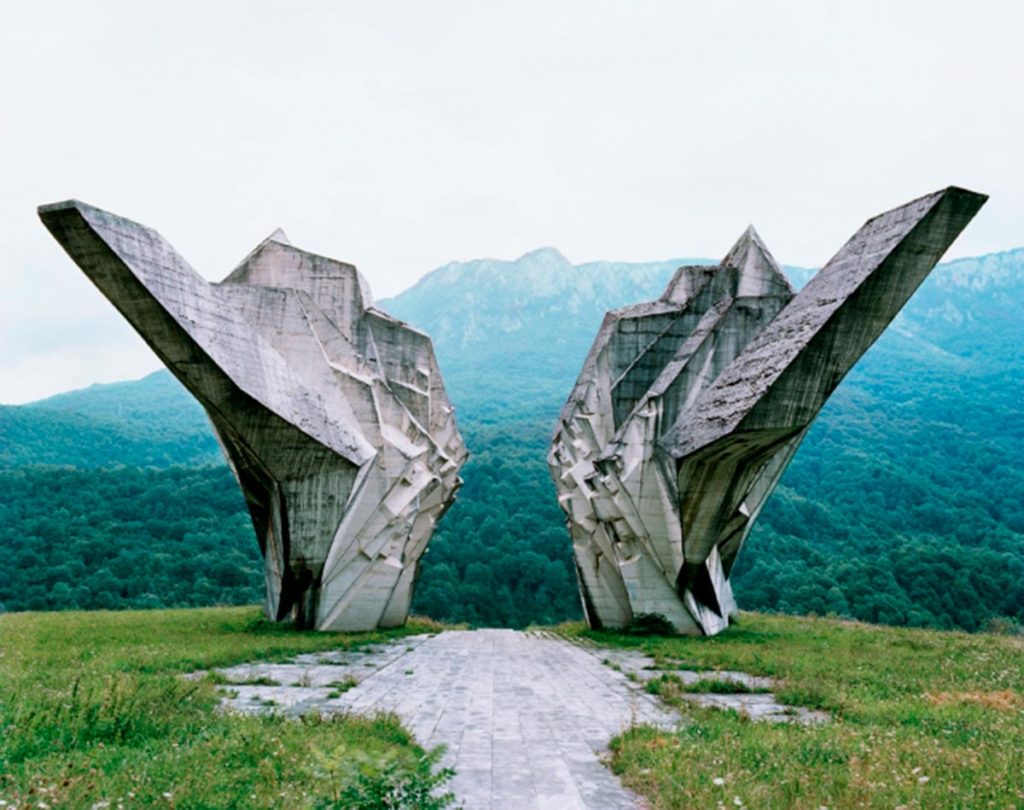 Monumento a la batalla de Sutjeska de Miodrag Živković