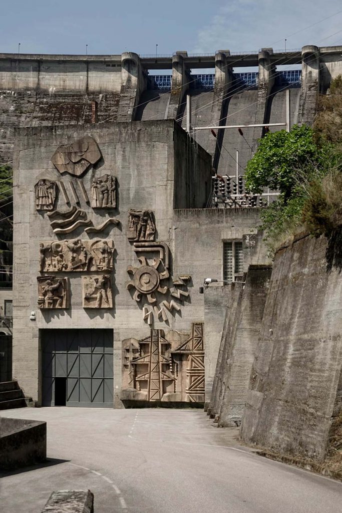 Joaquín Vaquero Palacios, integración artística en la Central hidroeléctrica de Salime (Asturias), 1954-1980. © Joaquín Vaquero Palacios, VEGAP, Madrid, 2018 © Fotografía: Luis Asín