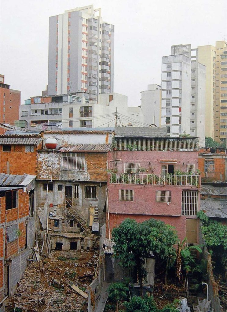Es nuestra labor favorecer el encuentro entre lo precario y lo establecido en un espacio público común | Óscar Tenreiro Degwitz | Fuente: oscartenreiro.com