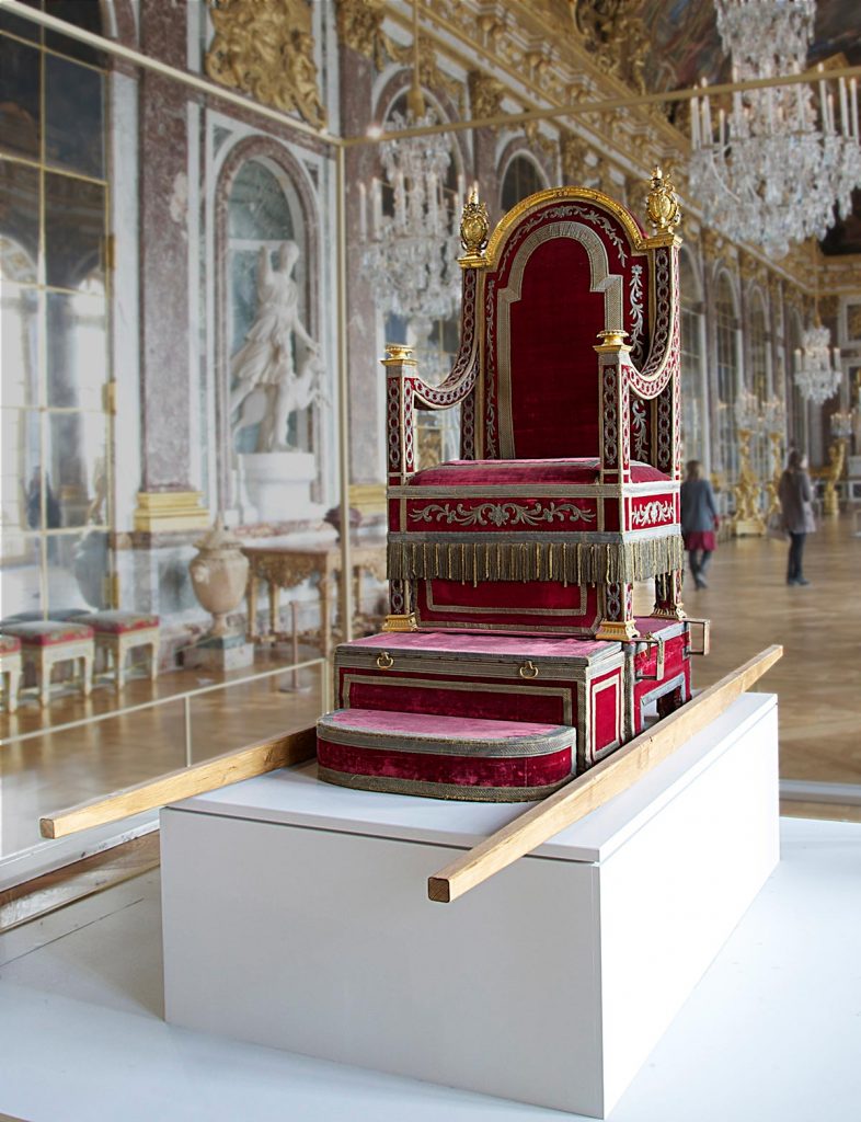 La silla gestatoria del Papa Pio VII, mostrada en una exhibición en el Palacio de Versalles | Fuente: wikipedia.org