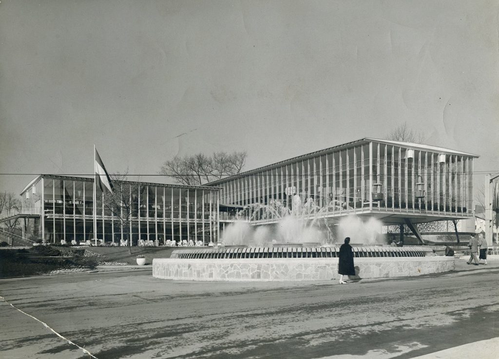 Pabellón de Luxemburgo en Bruselas ya terminado en el recinto de Heysel. Procedencia Archivo Torroja, CEHOPU-CEDEX.