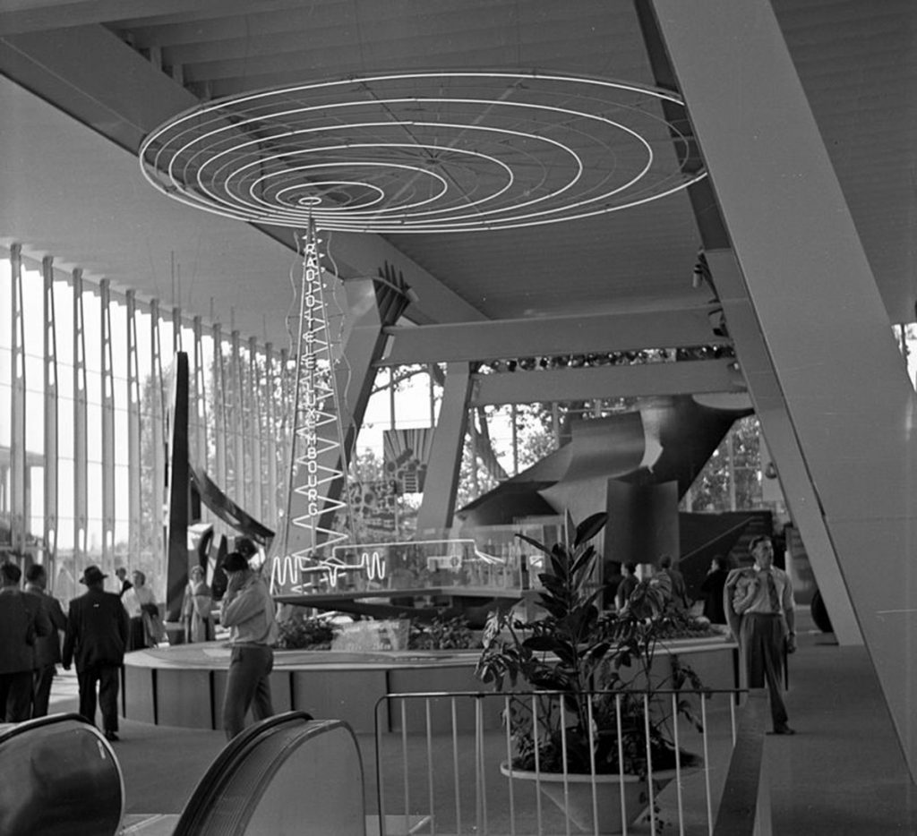 Interior del edificio durante la Expo58. Procedencia wikipedia.org