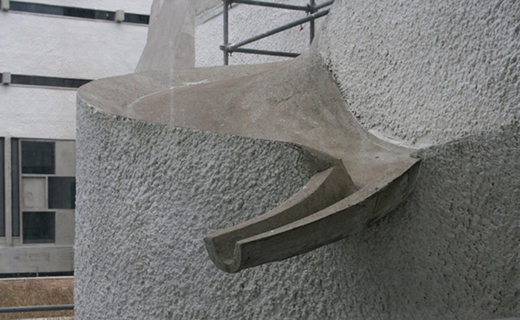 Cubierta de la escalera del claustro en el convento de La Tourette, Le Corbusier
