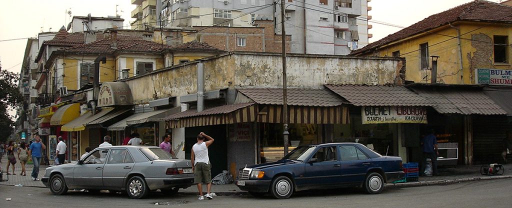 Kioscos ilegales Tirana.