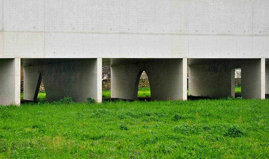 Los “bajos fondos” del Museo de Arte Contemporáneo Nadir Afonso obra de Álvaro Siza en Chaves, Portugal.