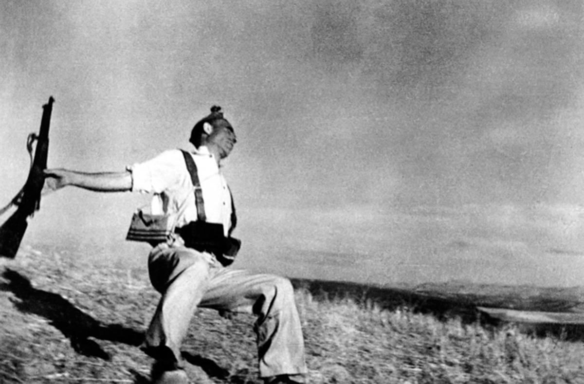 Muerte de un miliciano (Robert Capa, 1936). Fotografía con Leica IIIa
