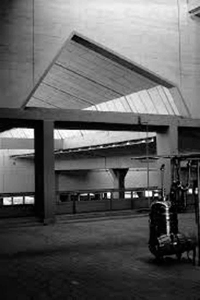 Interior Edificio Central Lechera Clesa | Fotografía: Jose Ignacio Ferrando Álvarez Cortinas