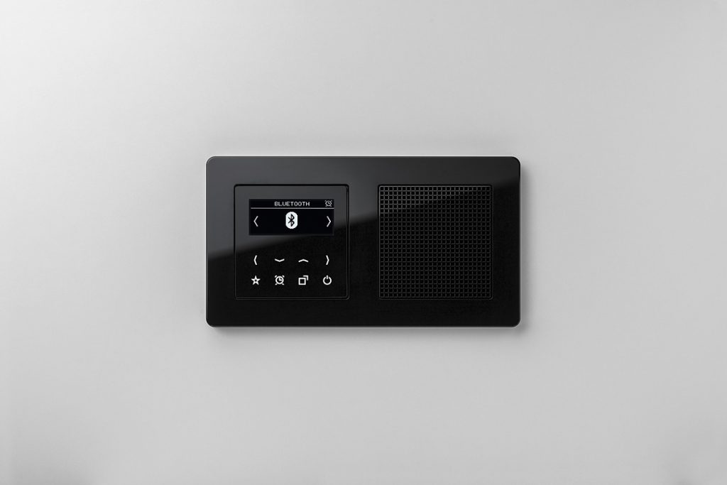 La nueva Smart Radio DAB+ de Jung aporta el mejor sonido digital y conexión inalámbrica vía Bluetooth 2