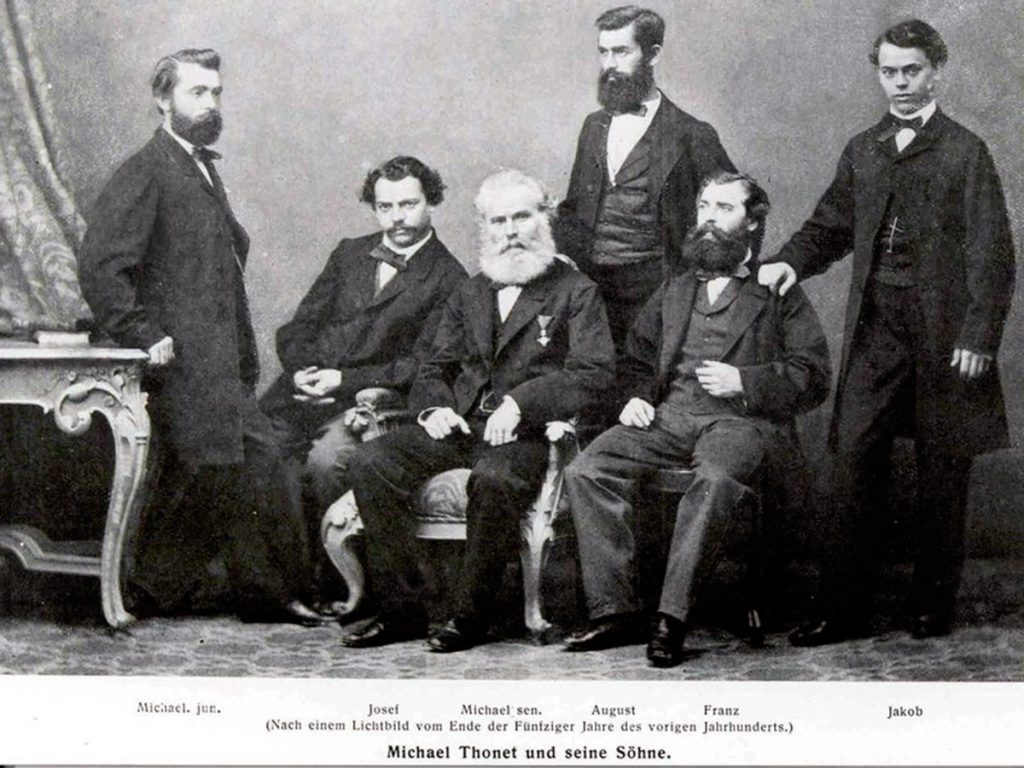 Michael (en el centro) y sus cinco hijos, con los que fundó en 1853 Gebrüder Thonet.