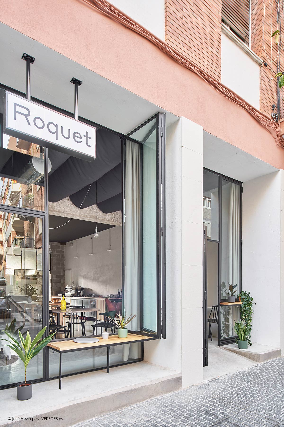 Café Roquet.Transformación de una antigua gestoría en un café en Valls ...