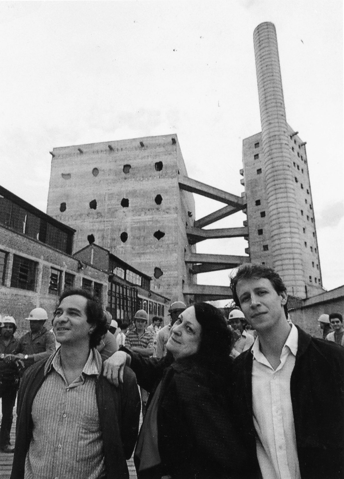 Marcelo Ferraz con Andre Vainer y Lina Bo Bardi, 1986. Propiedad de Marcelo Ferraz.