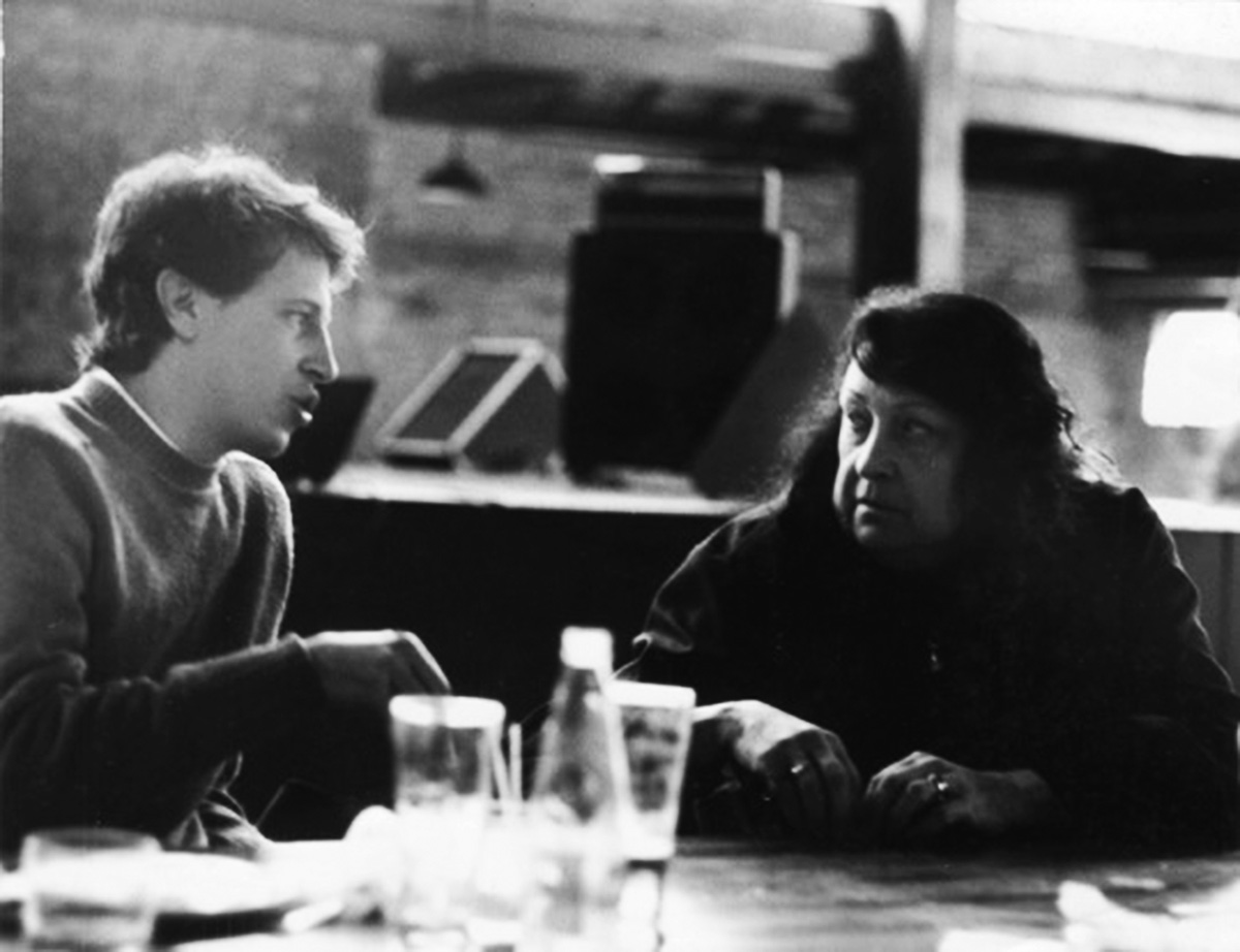 Lina Bo Bardi y Marcelo Ferraz en el restaurante del Sesc Pompeya 1984. Fotografía de Sergio Gicovate