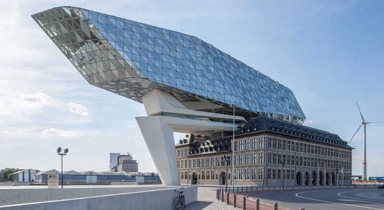 Zaha Hadid en Amberes (Bélgica), el «Havenhuis» o Casa del Puerto