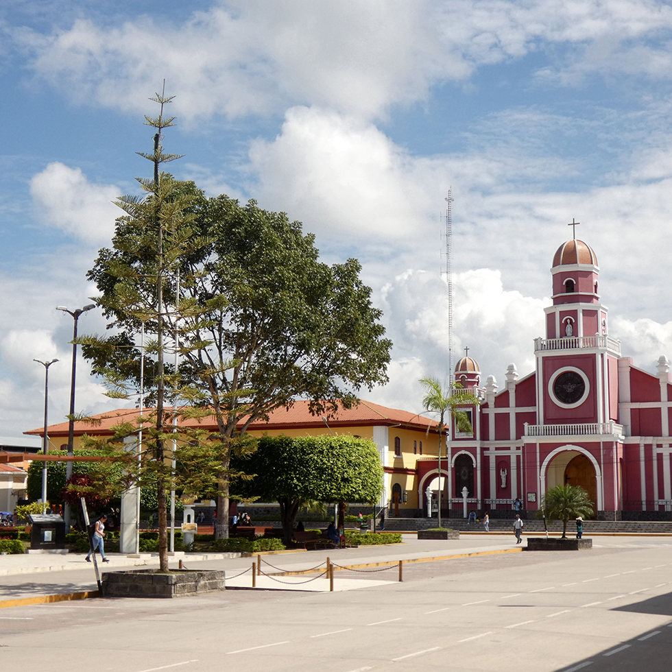 Ciudades que inspiran (VI) Moyobamba, la ciudad de las orquídeas Urbanistas.lat – Aldo G. Facho Dede PlazadeArmas_Catedral_Moyobamba Foto Catatine