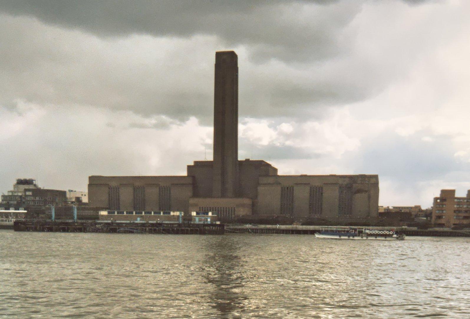 Bankside Power Station, Londres, Inglaterra, alrededor de 1985.