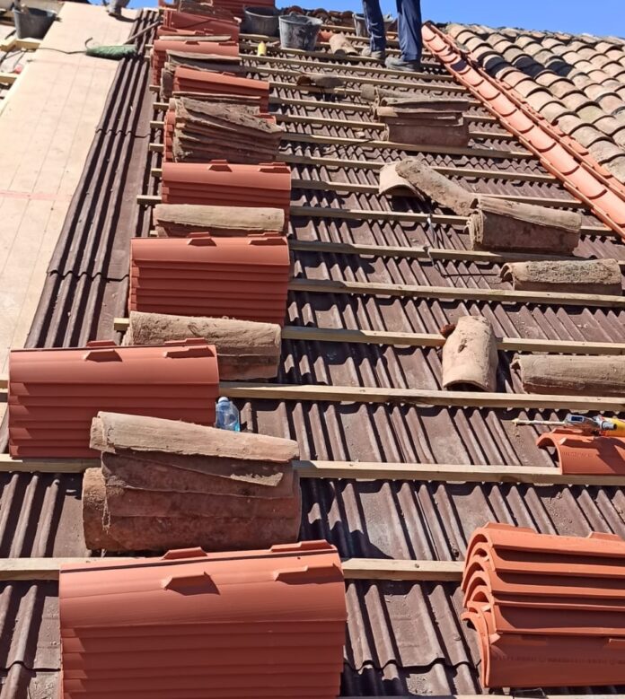 Detalle paso 3 - Sistema de Impermeabilización y Aislamiento Térmico Exterior (SIATE) para cubiertas inclinadas de Onduline. Caso práctico