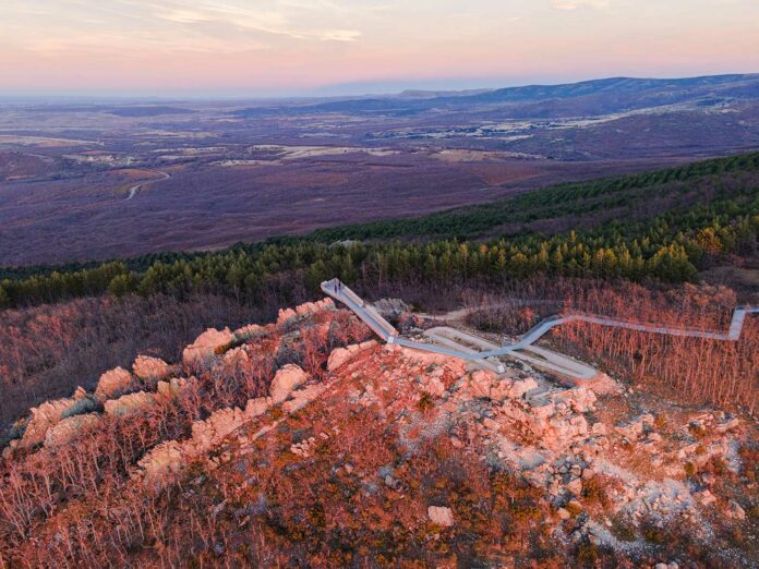 Por las ramas, Mirador Peñas Llanas Antonio López Díaz - Ana López Sánchez-Vegazo - Carmen López Sánchez-Vegazo o6 © Imagen Subliminal (Miguel de Guzman + Rocio Romero)