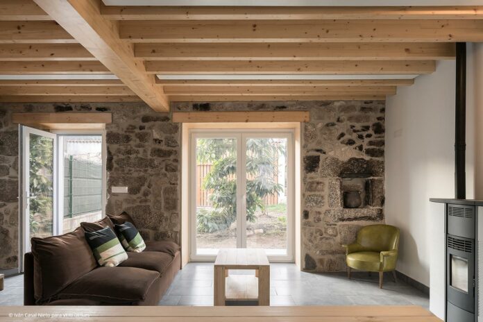 Vivienda entremedianeras en Laxe trespes.arquitectos o2 © Iván Casal Nieto