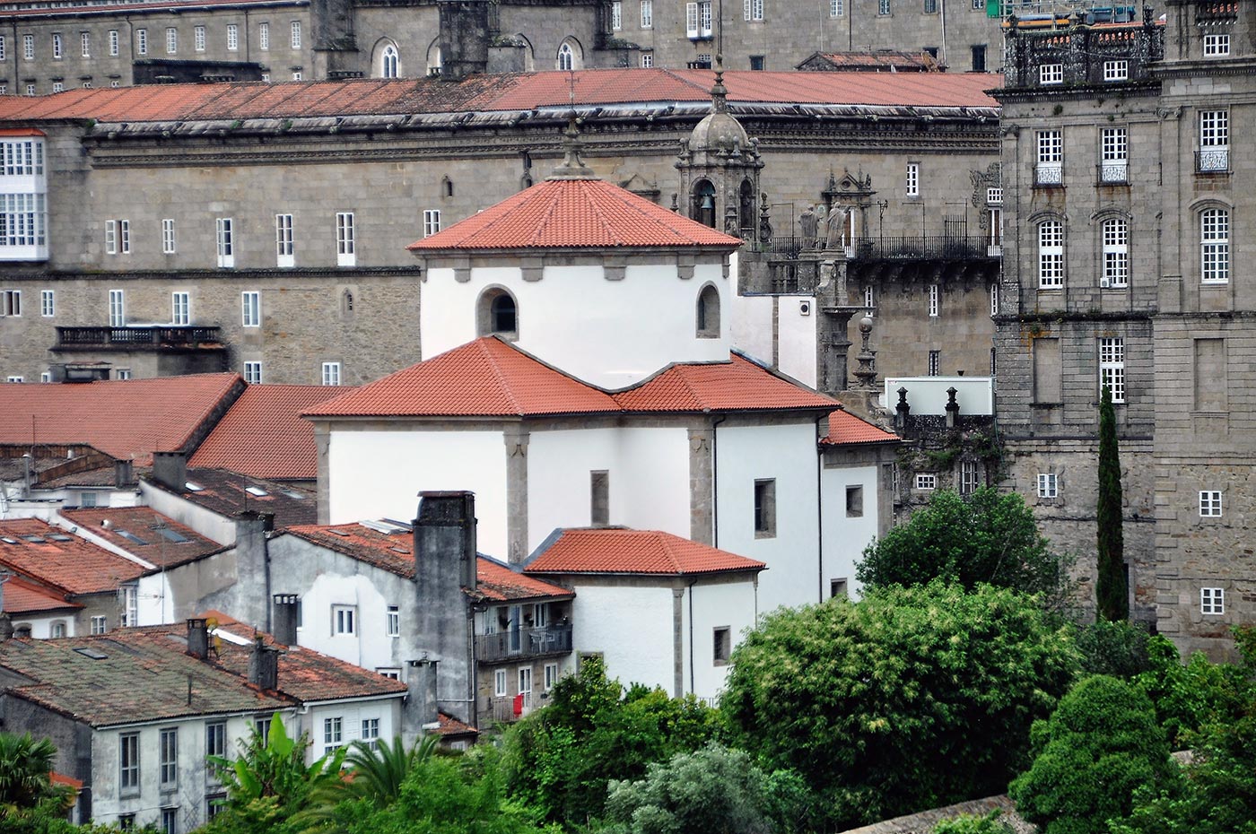 Nueva vida a los tejados del centro histórico de Santiago Iglesia San Fructuoso