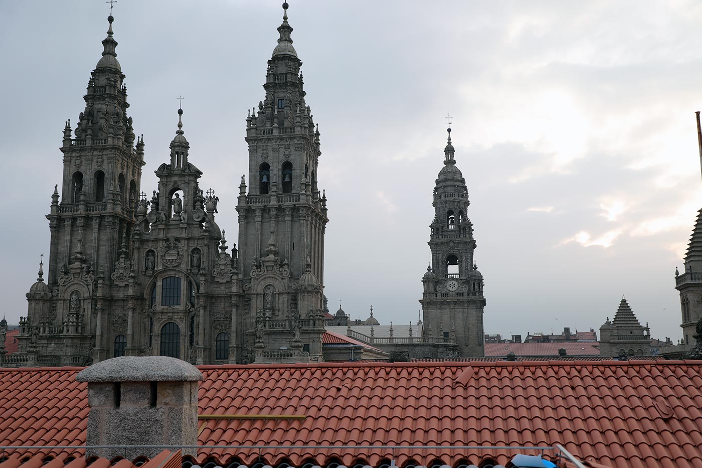 Nueva vida a los tejados del centro histórico de Santiago Pazo de Raxoi