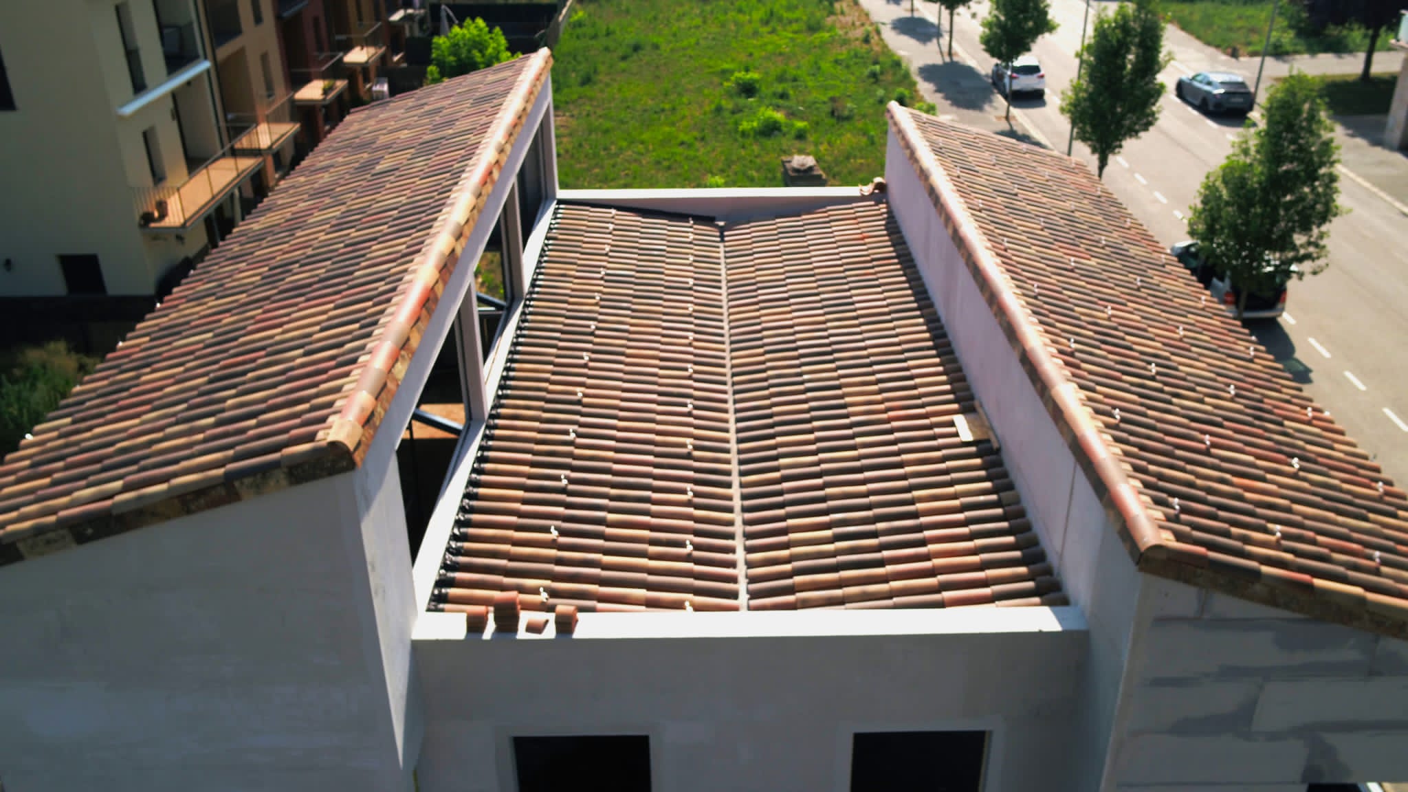 Casas pasivas pareadas en Sant Joan de les Abadesses (Girona) Drycon System con cubierta eficiente de Tejas Verea