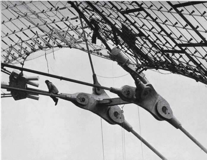 Líneas de fuerza Miguel Ángel Díaz Camacho Estadio Olímpico de Múnich '72, diseñado por el arquitecto alemán Frei Otto Líneas de fuerza Miguel Ángel Díaz Camacho Estadio Olímpico de Múnich '72, diseñado por el arquitecto alemán Frei Otto