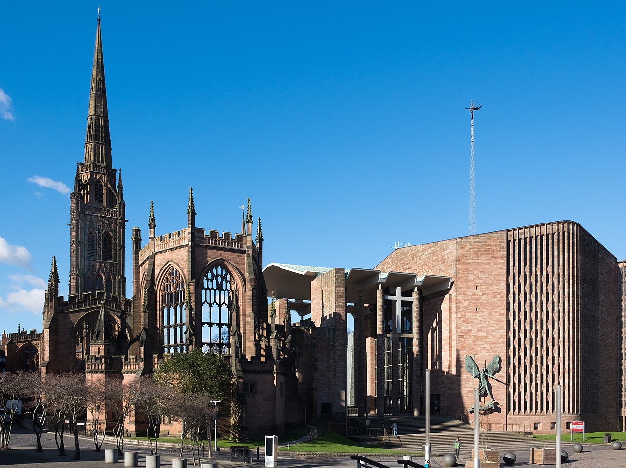 Visita a la Catedral de Coventry Antón Capitel DeFacto 