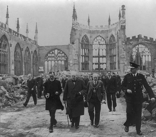 Viviendas para todas y todos Aldo G. Facho Winston Churchill walking through the ruined nave of Coventry Cathedral, England