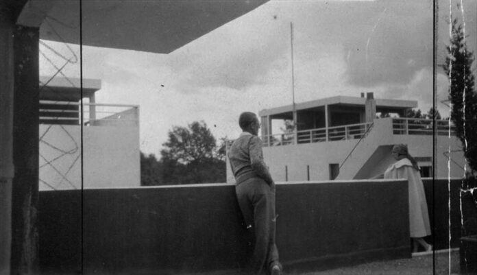 Paisajes y urdimbres José del Carmen Palacios Aguilar Le Corbusier y su mujer Yvonne en una de las terrazas
