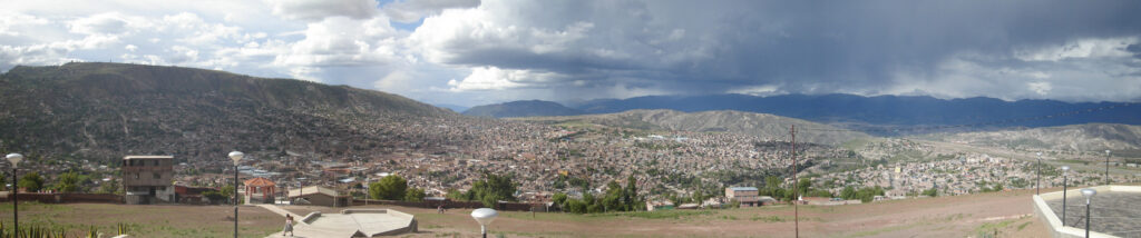 Ciudades que inspiran (IX) Ayacucho, donde nace el Perú Urbanistas.lat – Aldo G. Facho Dede Panorámica desde el mirador de Acuchimay. EduardoZambrano from Lima, Peru