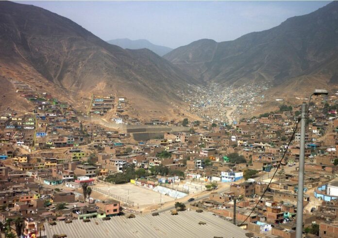 Ciudades que inspiran (XII) La Balanza, barrio y gobernanza Urbanistas.lat – Aldo G. Facho Dede ARQA - La Casa de los Muñecones en el Barrio La Balanza, Comas Fotografías INformal.
