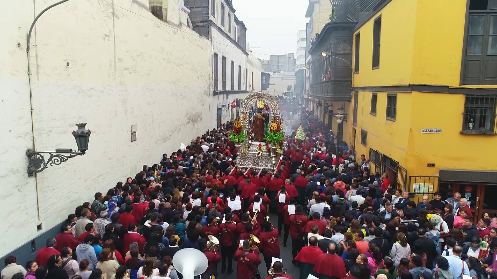 Es considerada la segunda procesión más grande, importante y multitudinaria del Perú después de la del Señor de los Milagros de Nazarenas © Jhulian Jesús Outten Angulo Fuente wikipedia.org