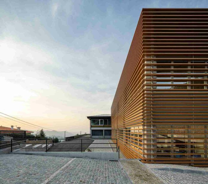 Edificio OROPOL Em Paralelo 44© Ivo Tavares Studio