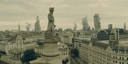 Edificios antropomórficos Jorge Gorostiza En primer término el remate de la Columna de Nelson en Trafalgar Square y detrás los rascacielos - esculturas (Captura de imagen de la serie)